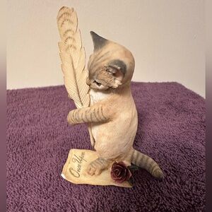 Adorable retired Country Artist Tan Cat Figurine with Feather and Rose